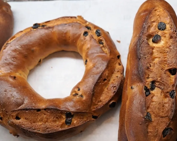 Buccellato di Lucca, dolce a ciambella con uvetta