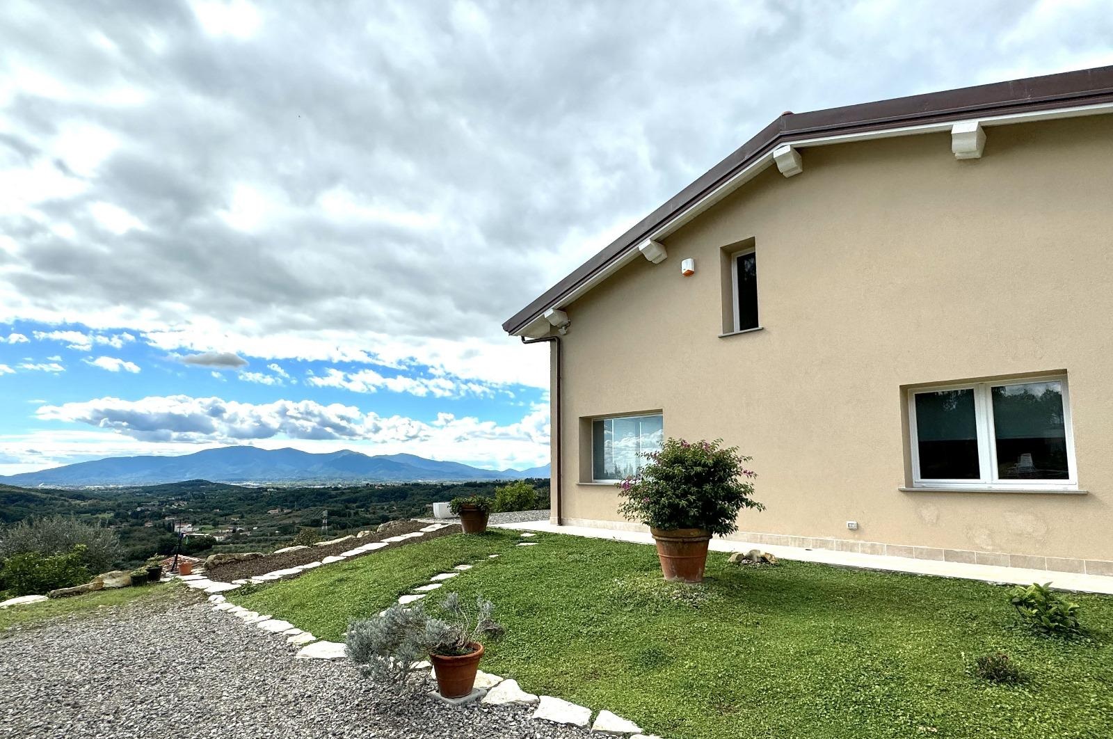 Panoramica lato Est colline di Lucca