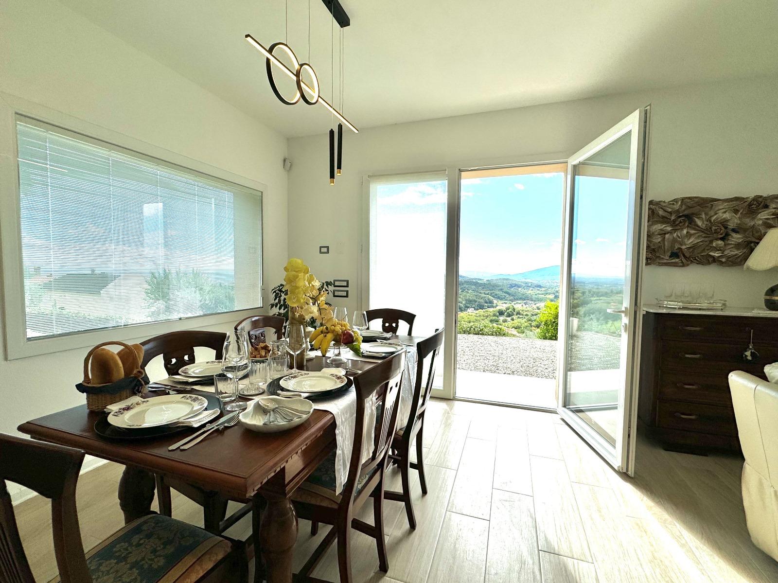 Sala da pranzo spaziosa per 8 persone