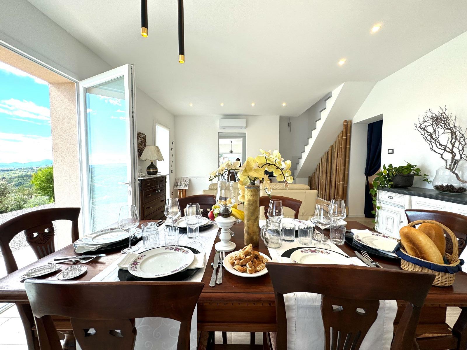 Dettaglio interni sala da pranzo