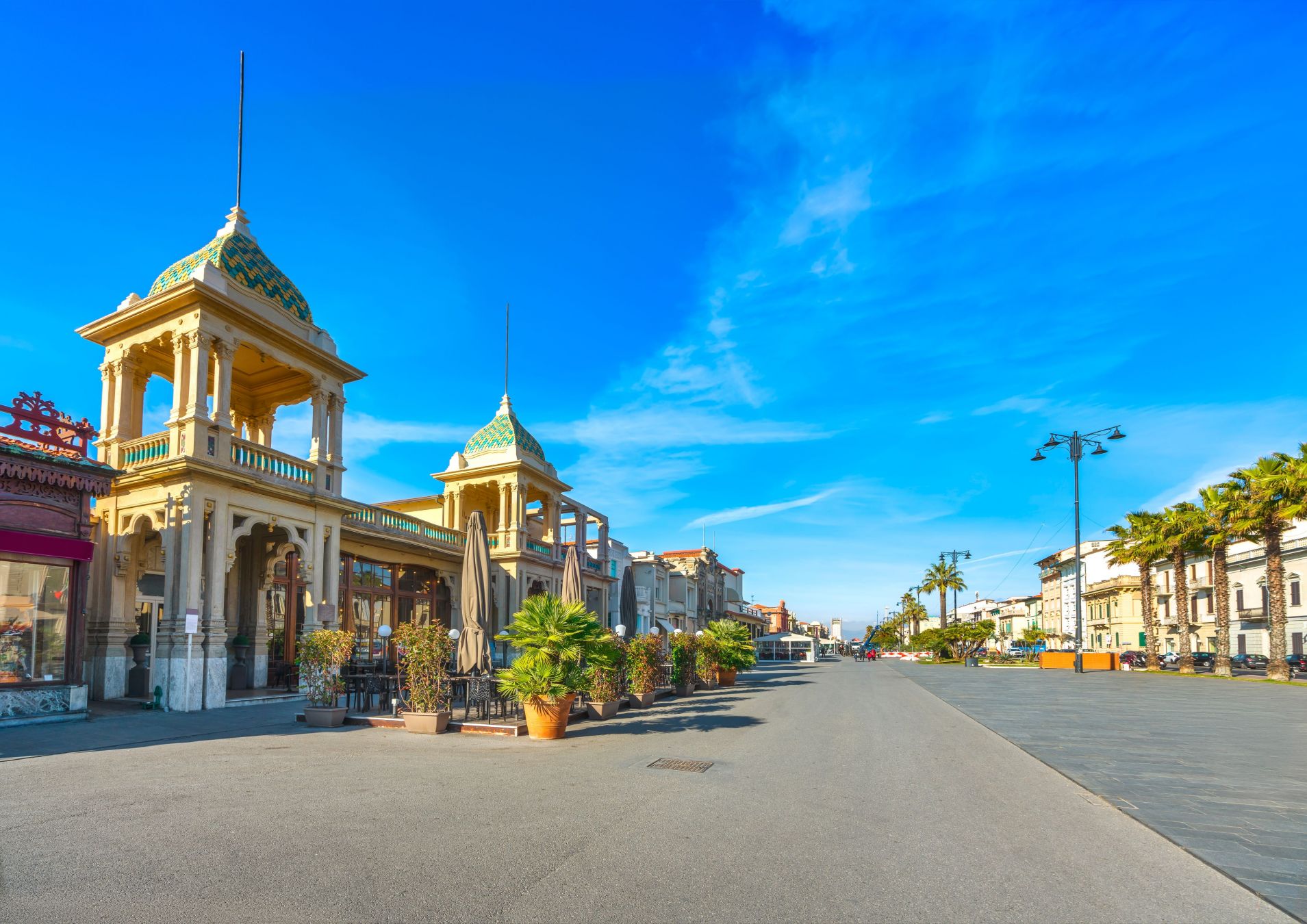 Passeggiata di Viareggio con palazzi in stile liberty